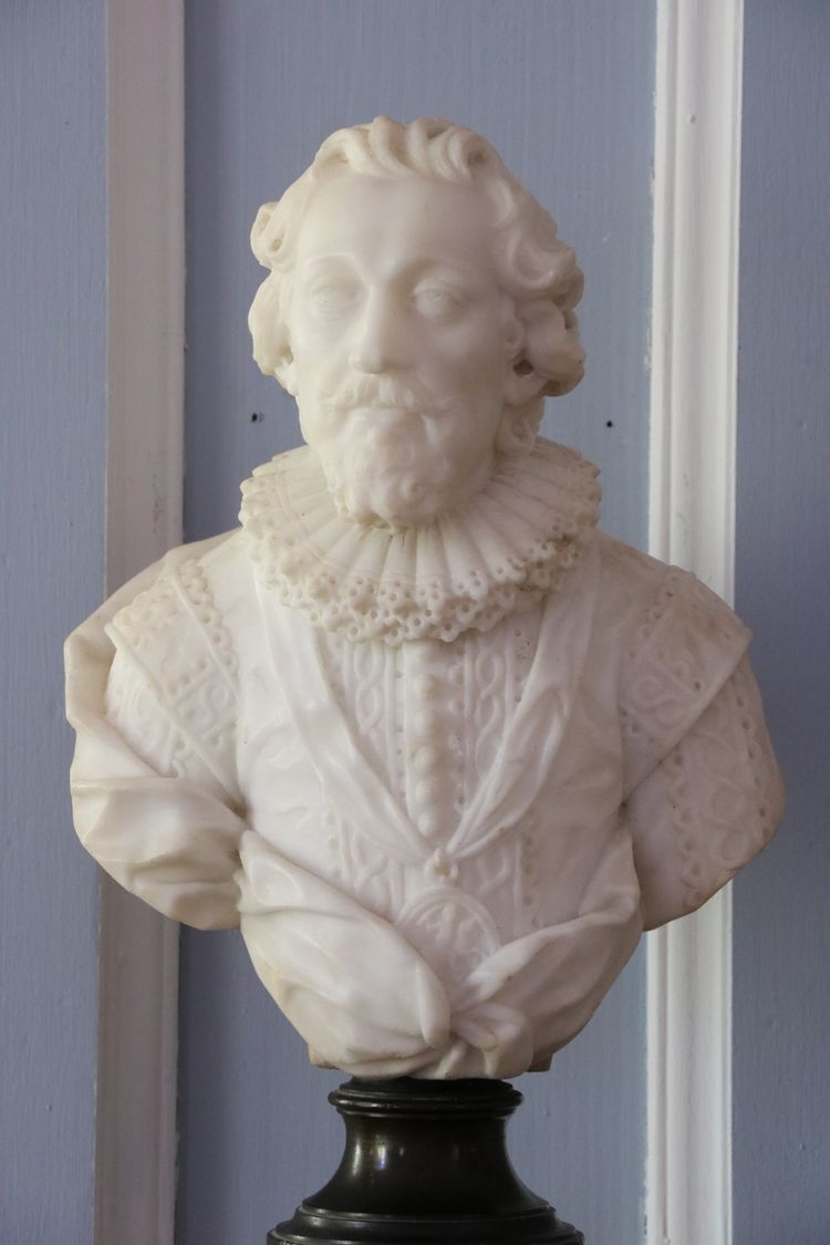 Coppia di busti in marmo raffiguranti Carlo I, re d'Inghilterra, ed Enrico IV, re di Francia