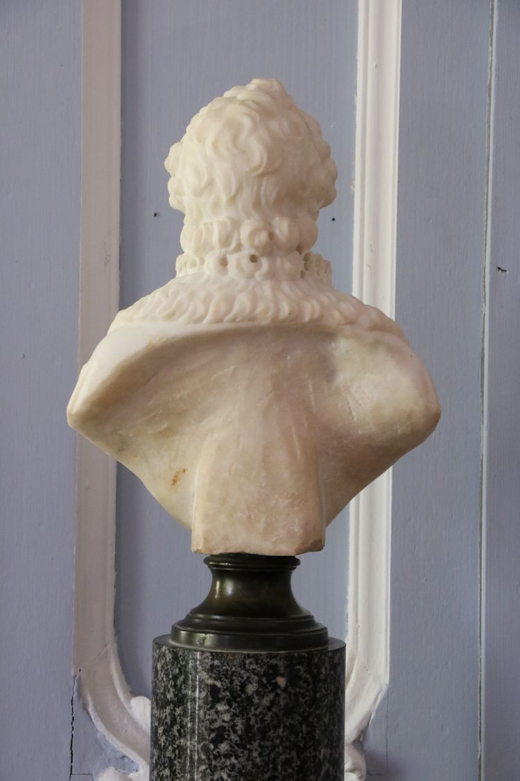 Coppia di busti in marmo raffiguranti Carlo I, re d'Inghilterra, ed Enrico IV, re di Francia
