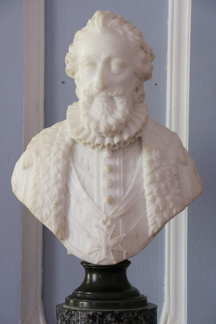 Coppia di busti in marmo raffiguranti Carlo I, re d'Inghilterra, ed Enrico IV, re di Francia