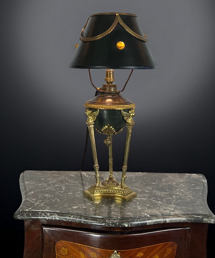 ANTIQUE EMPIRE STYLE LAMP IN BRONZE AND BRASS WITH DECORATED SHEET METAL LAMPSHADE
