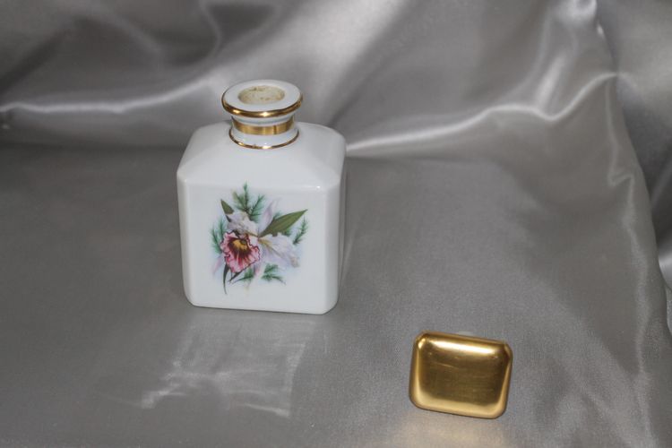 Set da toilette in porcellana di Limoges con decoro a iris firmato René Caire, anni '50