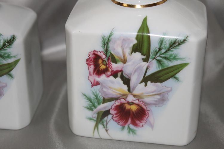 Set da toilette in porcellana di Limoges con decoro a iris firmato René Caire, anni '50