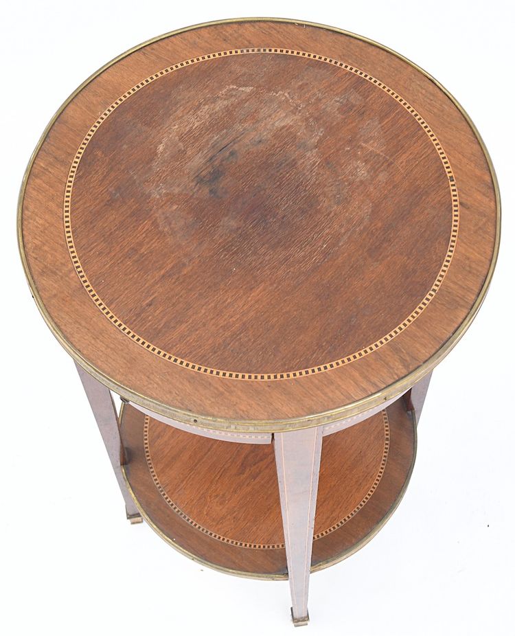 Pedestal table