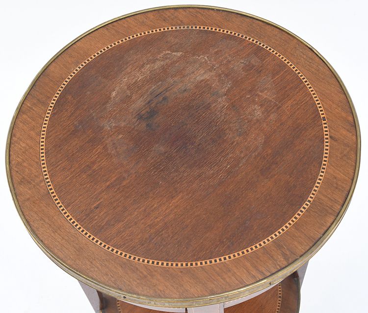 Pedestal table