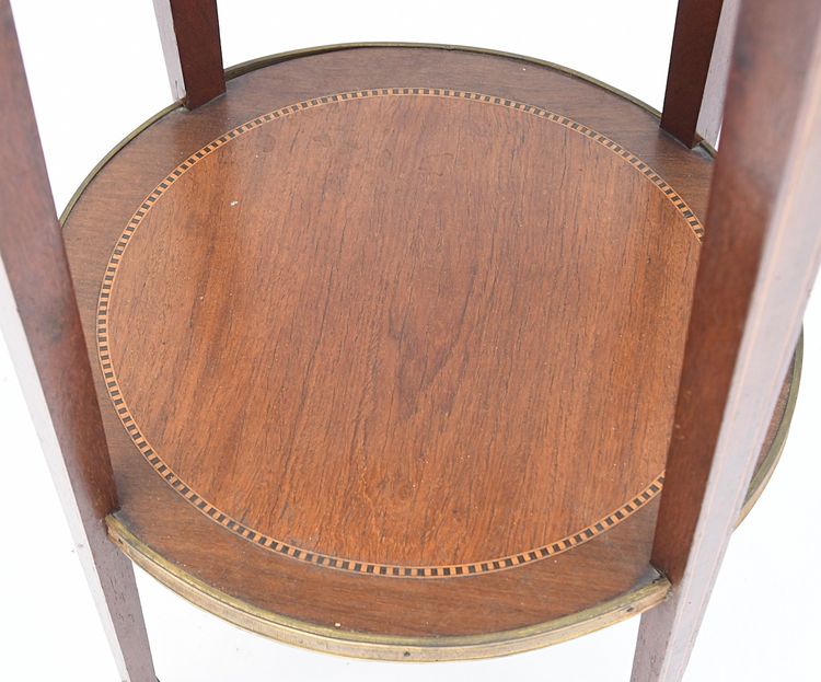 Pedestal table
