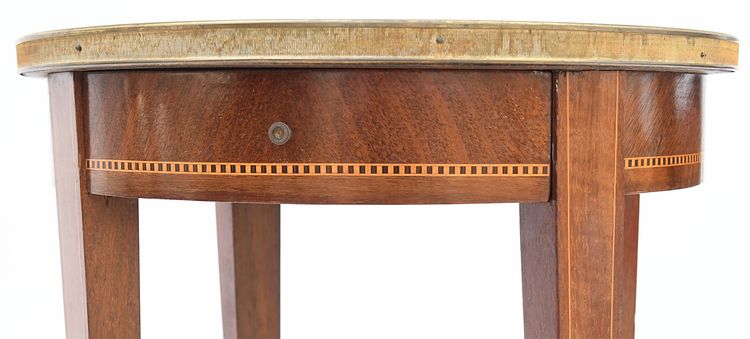 Pedestal table