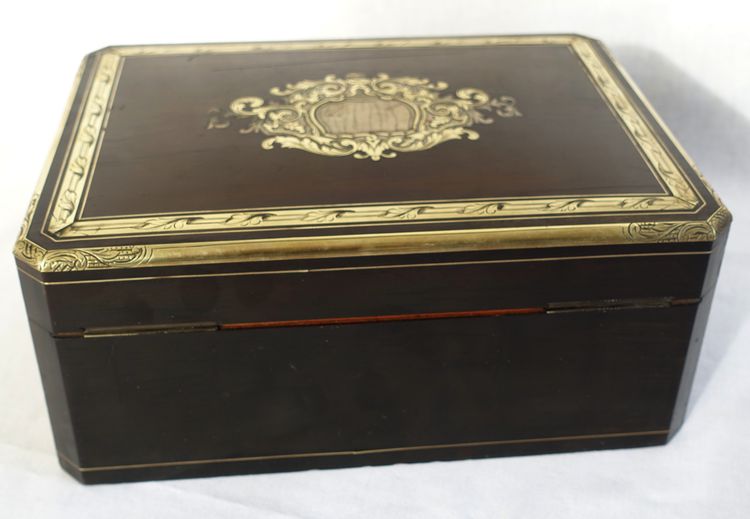 Large Napoleon III jewelry box / cassette in brass and mother-of-pearl marquetry