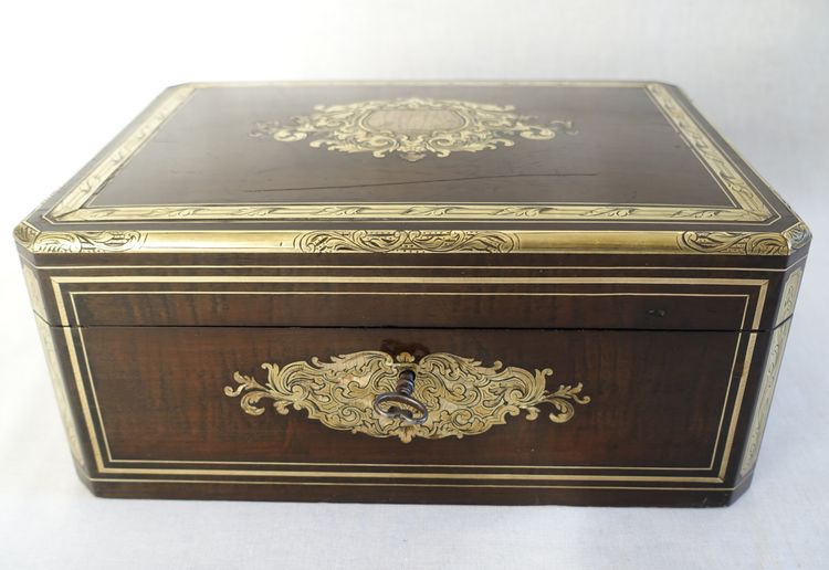 Large Napoleon III jewelry box / cassette in brass and mother-of-pearl marquetry