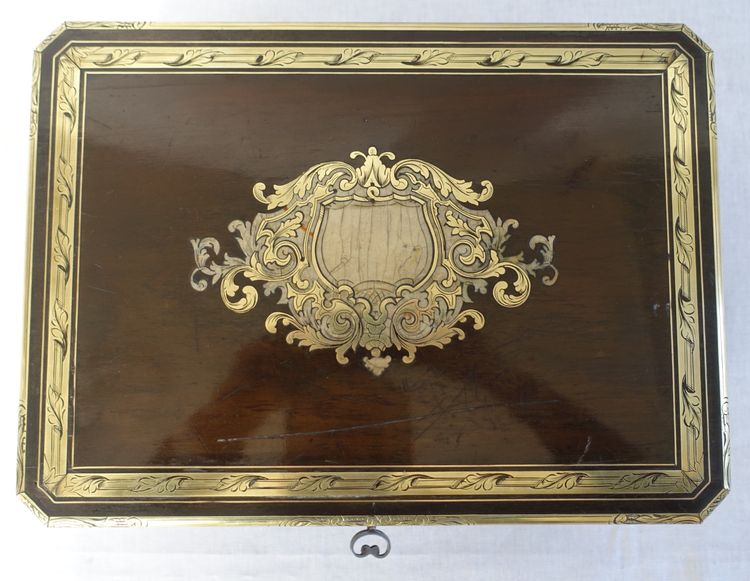 Large Napoleon III jewelry box / cassette in brass and mother-of-pearl marquetry