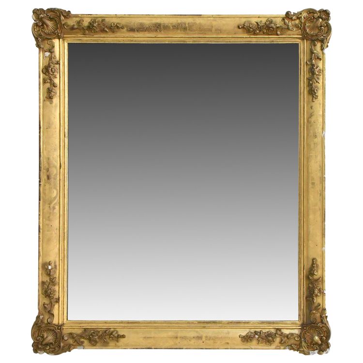 Miroir en bois et stuc doré et gravé  