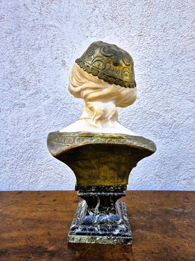 Charny, Busto di donna orientale in marmo, fine XIX-inizio XX secolo
