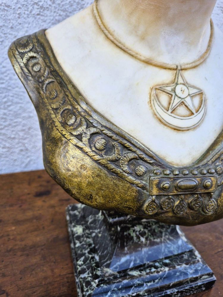 Charny, Busto di donna orientale in marmo, fine XIX-inizio XX secolo