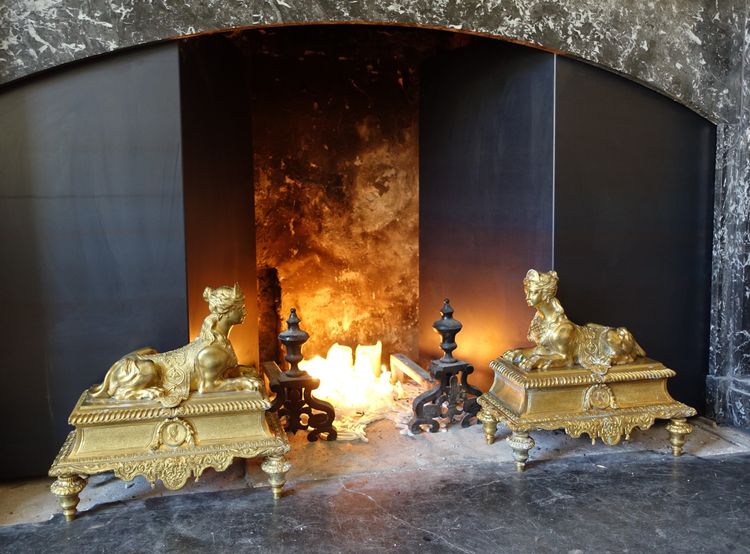 Pair of monumental andirons with Sphinxes, chiseled and gilded bronze - Regency style, Napoleon III period