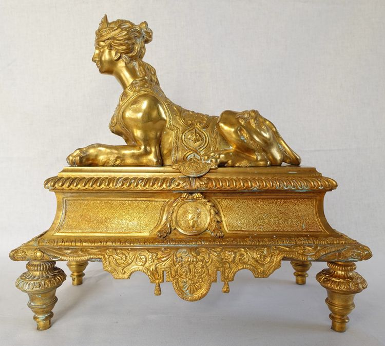Pair of monumental andirons with Sphinxes, chiseled and gilded bronze - Regency style, Napoleon III period