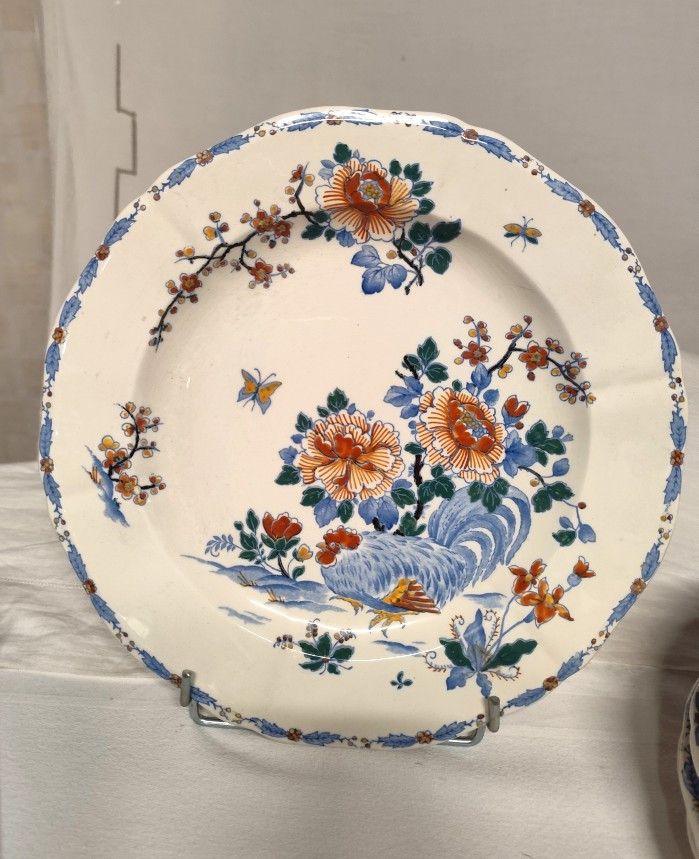 Gien Factory. Earthenware dinner service, Rooster and Peony model. 32 pieces