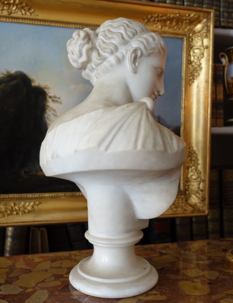 Busto neoclassico di donna in stile antico - marmo scolpito - 47,5 cm