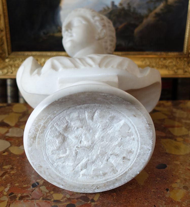 Busto neoclassico di donna in stile antico - marmo scolpito - 47,5 cm