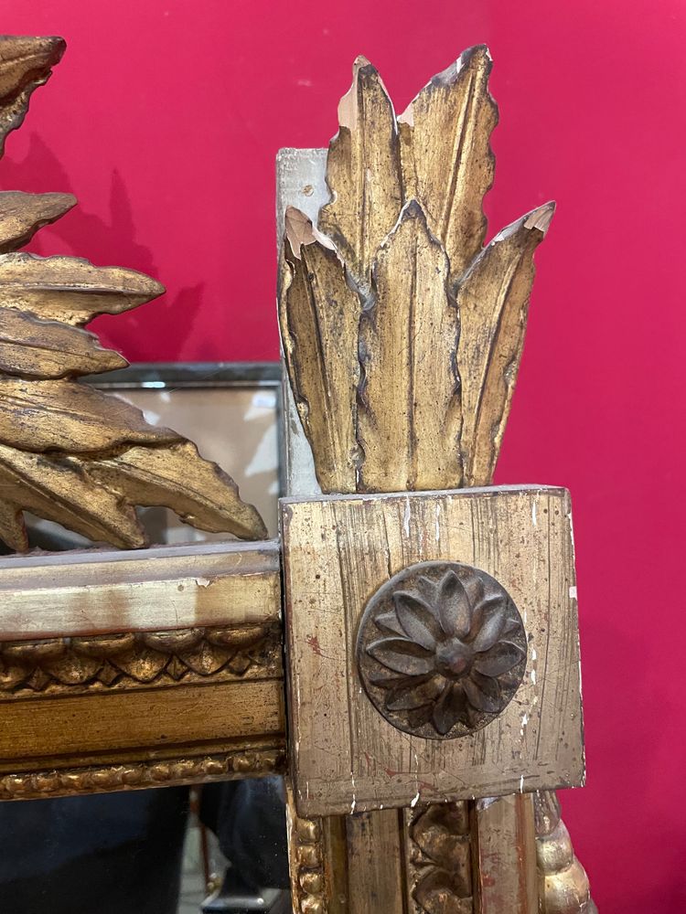 Miroir D’époque Louis XVI En Bois Doré Au Attribut De Jardinier 