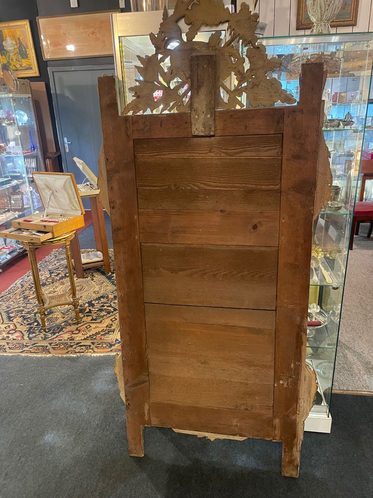Miroir D’époque Louis XVI En Bois Doré Au Attribut De Jardinier 