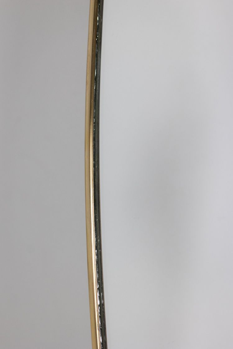 Coppia di specchi in ottone dorato. Circa 1970. LS63611176B