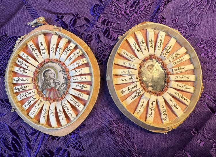 Travel Reliquary with 42 Relics - Late 18th Century