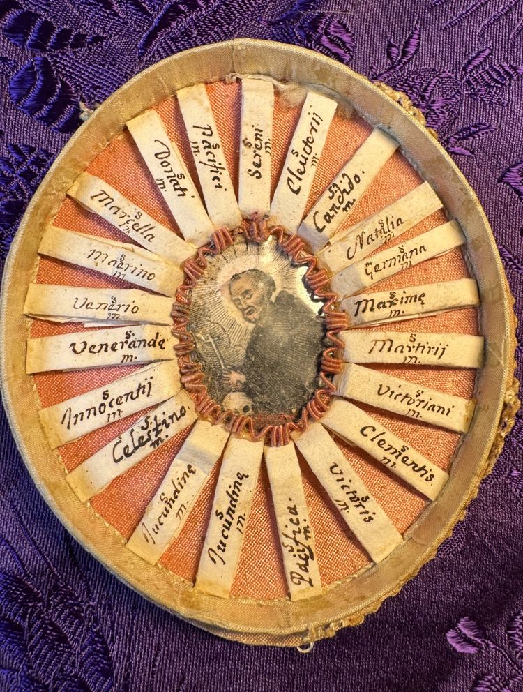 Travel Reliquary with 42 Relics - Late 18th Century
