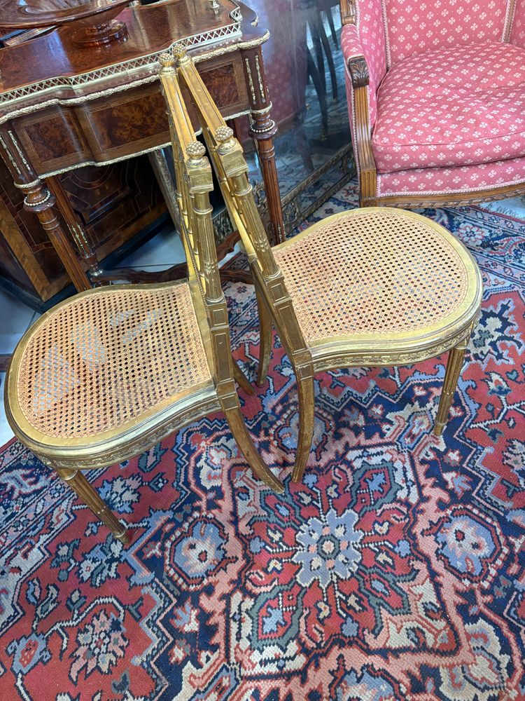 PAIRE DE CHAISES DE STYLE XVI EN BOIS DORE