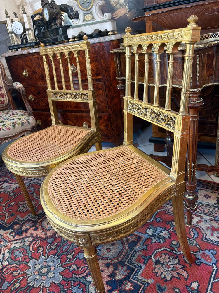 PAIRE DE CHAISES DE STYLE XVI EN BOIS DORE