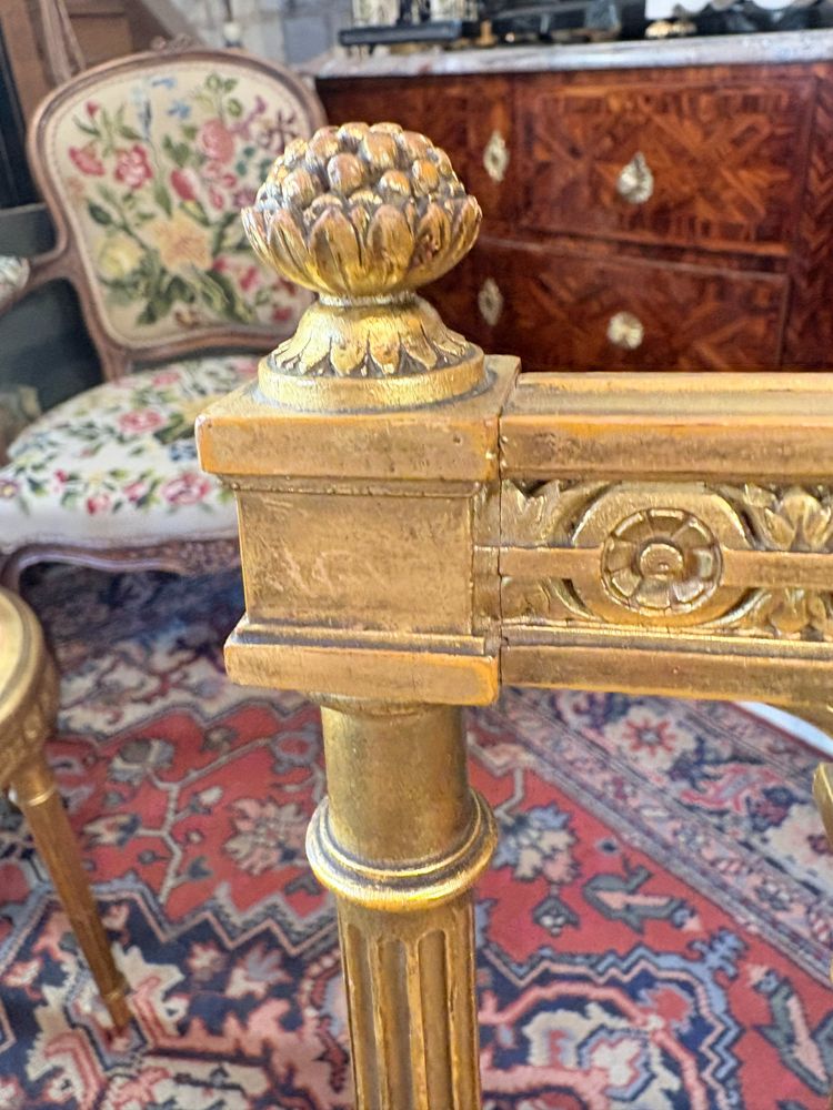 PAIRE DE CHAISES DE STYLE XVI EN BOIS DORE