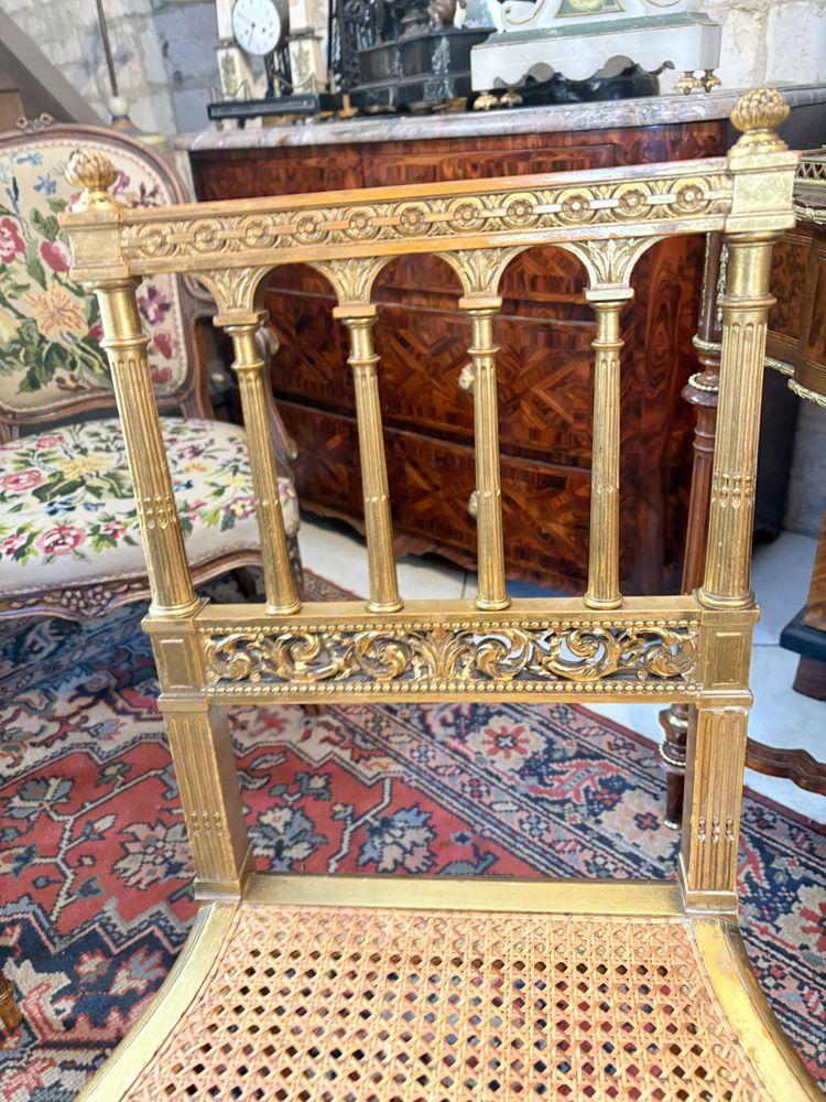 PAIRE DE CHAISES DE STYLE XVI EN BOIS DORE