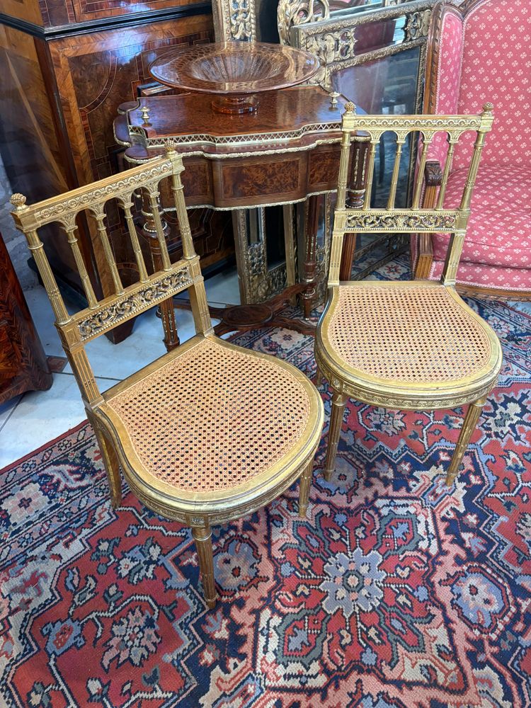PAIRE DE CHAISES DE STYLE XVI EN BOIS DORE