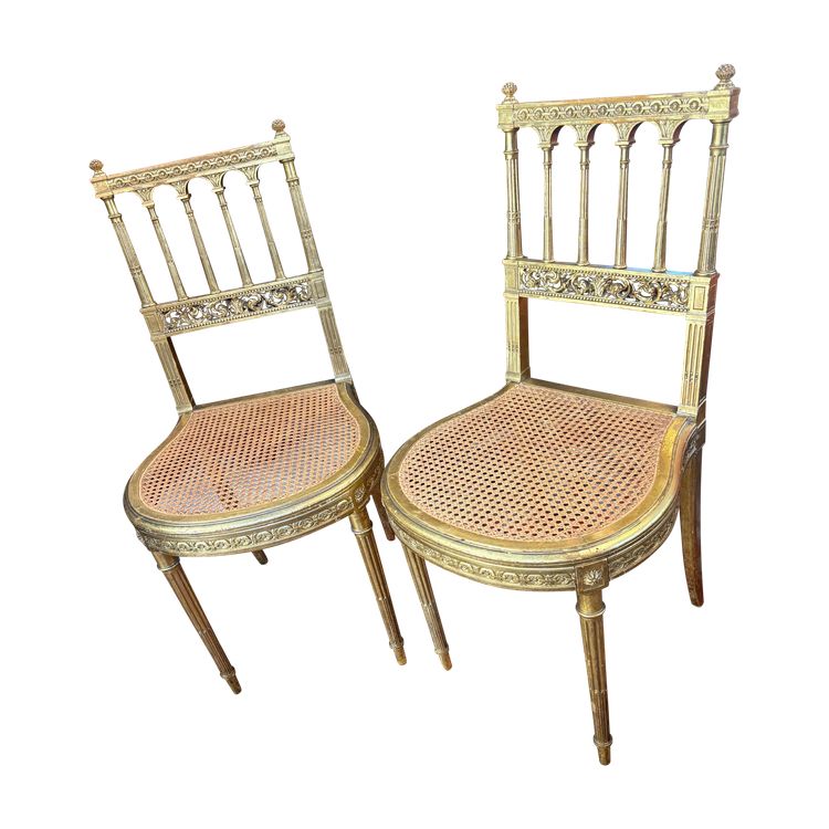 PAIRE DE CHAISES DE STYLE XVI EN BOIS DORE
