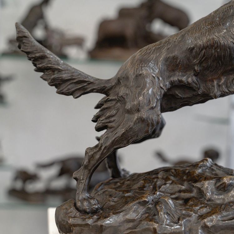 Scultura - Cane femmina setter "MISS", Arthur Marie Gabriel Comte du Passage (1838-1909) - Bronzo