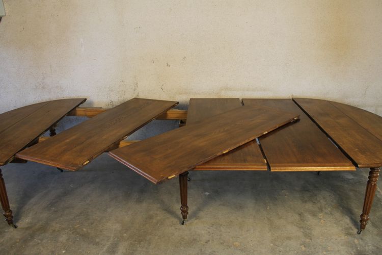Table à 6 pieds en chêne de forme ovale avec 4 allonges époque milieu 19ème 