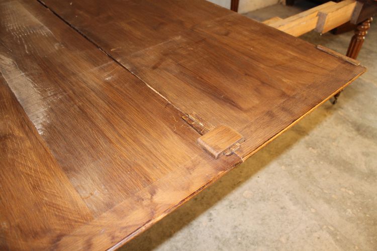 Table à 6 pieds en chêne de forme ovale avec 4 allonges époque milieu 19ème 