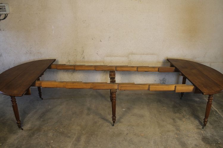 Table à 6 pieds en chêne de forme ovale avec 4 allonges époque milieu 19ème 