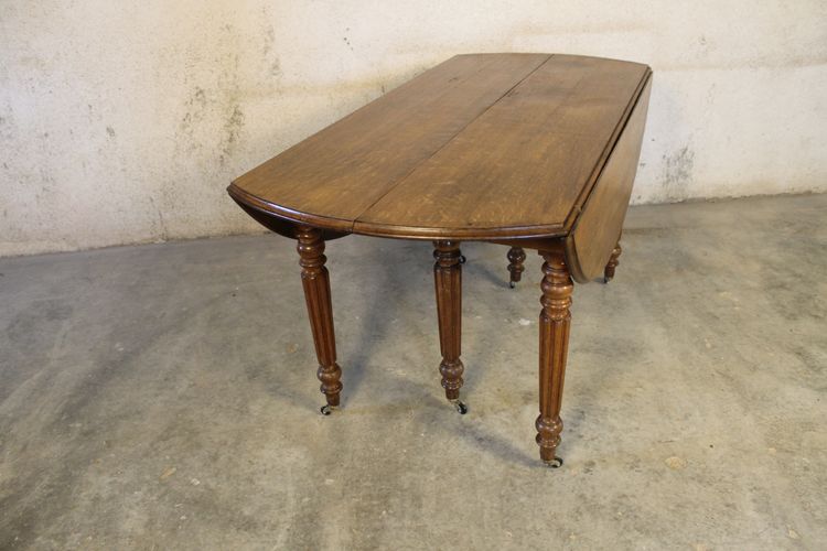 Table à 6 pieds en chêne de forme ovale avec 4 allonges époque milieu 19ème 