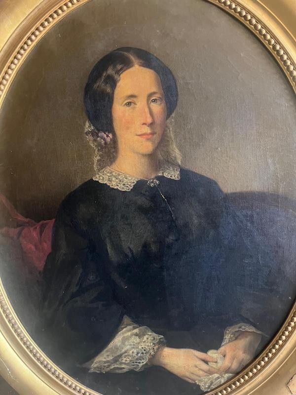 Portrait de femme en médaillon
