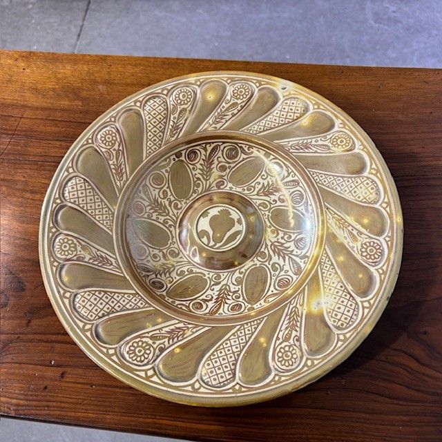 Assiette antique en majolique à lustre doré par Ulisse Cantagalli, fin du 19e siècle. Peinture mauresque. Florence cm 26