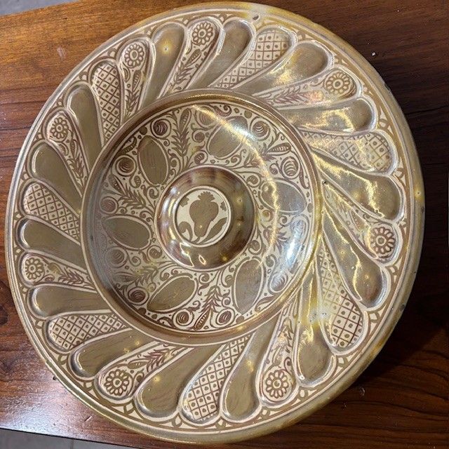 Assiette antique en majolique à lustre doré par Ulisse Cantagalli, fin du 19e siècle. Peinture mauresque. Florence cm 26