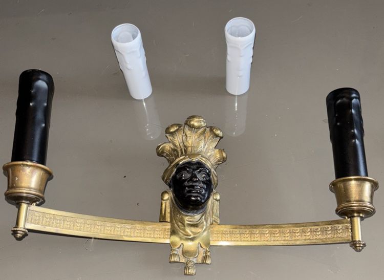 BAGUES House, Indian (or Nubian) wall lights in gilded and patinated bronze