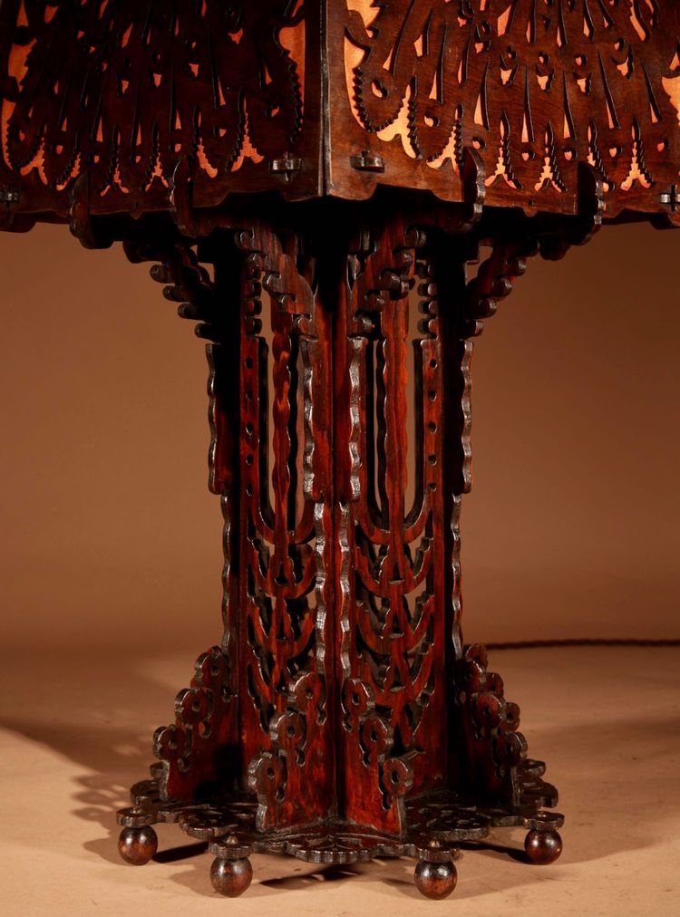 Amsterdam School, 1900-1920. Very impressive and elegant openwork wooden table lamp.