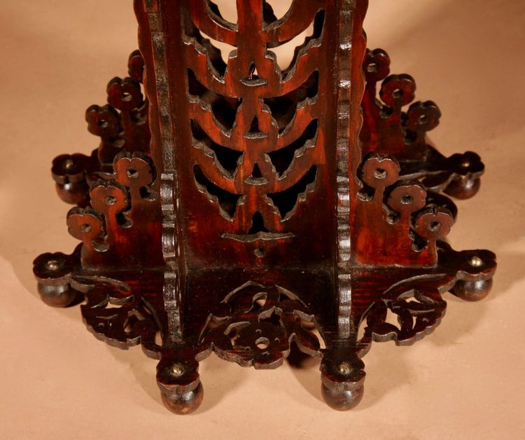 Amsterdam School, 1900-1920. Very impressive and elegant openwork wooden table lamp.