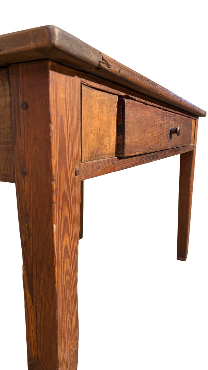 Table rustique en peuplier et mélèze 1800