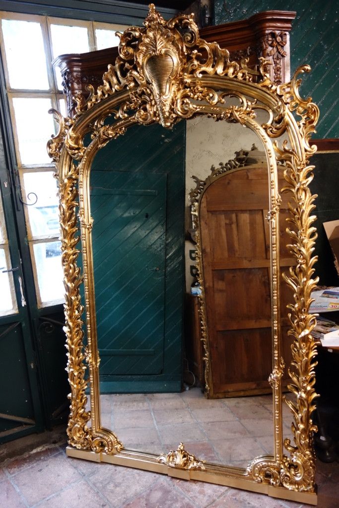 Monumentale paire de miroirs en bois doré, 243 cm
