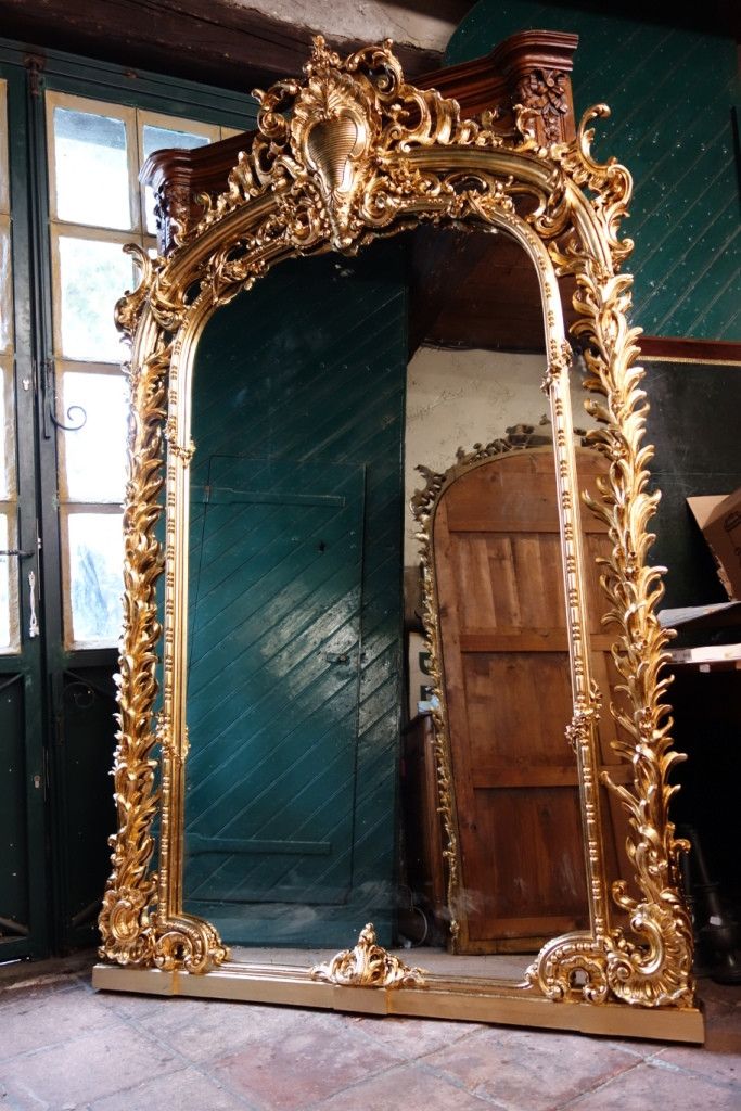 Monumentale paire de miroirs en bois doré, 243 cm