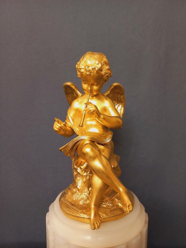 Putto-Musiker-Pendel aus weißem Onyx und vergoldeter Bronze