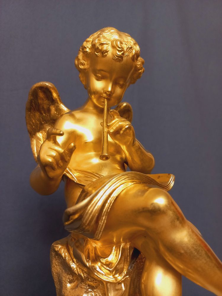 Putto-Musiker-Pendel aus weißem Onyx und vergoldeter Bronze