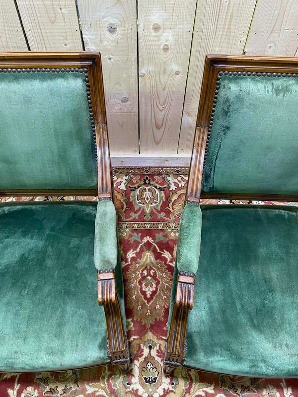 Coppia di poltrone in stile Louis XVI in velluto verde