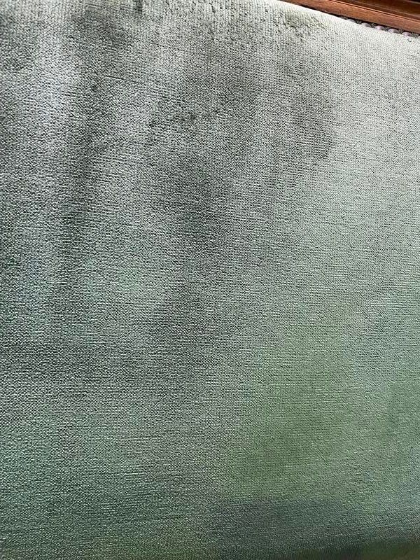 Coppia di poltrone in stile Louis XVI in velluto verde